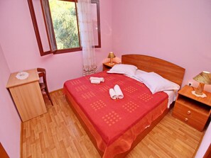 Schlafzimmer 1