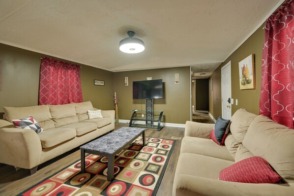 Bethel Vacation Rental | 3BR | 2BA | 952 Sq Ft | 5 Steps to Enter
