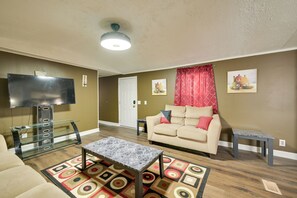 Living Room | Free WiFi | Smart TV | Central A/C