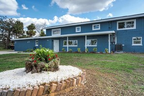 Beautifully maintained entryway with fresh landscaping, welcoming you to a stylish and comfortable stay.
