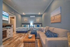 Unit 17: Beach Bungalow - Two full-sized beds, sleep sofa.