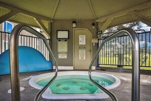 Indoor spa tub