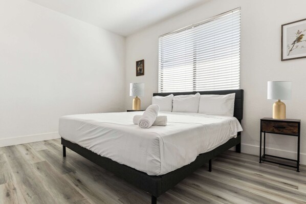 CozySuites Glendale - Westgate with pool! 10