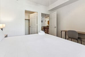 Bedroom - Queen Bed