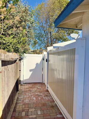 Private entry!