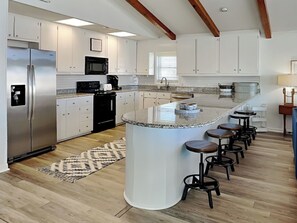Full Size Kitchen with Breakfast Bar