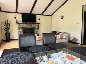 Main Living Room (1)
