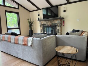 Main Living Room (2)