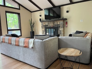 Main Living Room (2)
