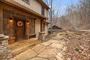 Welcome To Whispering Falls Cabin