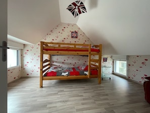 ★ Comfort ★ Our place has your ultimate comfort in mind. Bunk beds for the kids