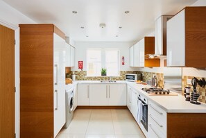 All the mod-cons! Washing machine, dishwasher along with microwave, oven, hob