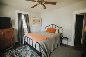 The front bedroom has a queen size bed as well as a TV with roku. 