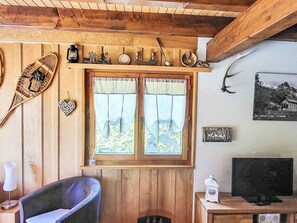 Wood, Interior Design, Furniture, Room, Floor, Wood Stain, Hardwood, Ceiling, Picture Frame, Plank