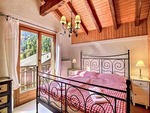 Furniture, Interior Design, Wood, Bedroom, Flooring, Bed, Floor, Ceiling, Room, Lighting