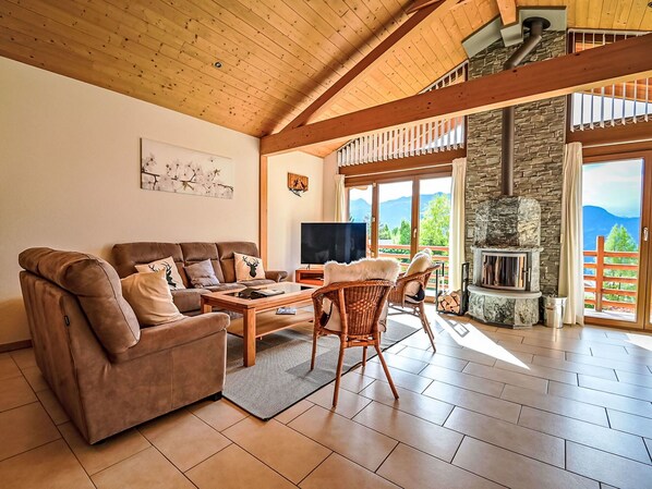 Möbel, Interior Design, Flooring, Holz, Decke, Fussboden, Wohnzimmer, Couch, Zimmer, Stuhl
