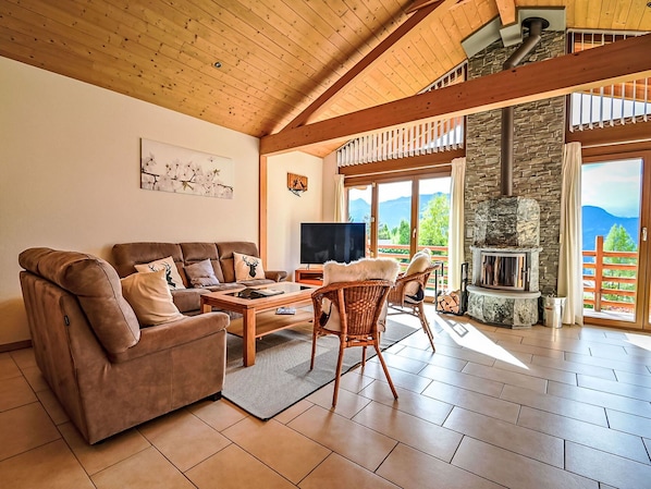 Möbel, Interior Design, Flooring, Holz, Decke, Fussboden, Wohnzimmer, Couch, Zimmer, Stuhl