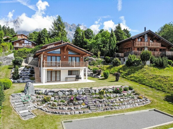 House, Home, Architecture, Shrub, Cottage, Garden, Groundcover, Landscaping, Slope