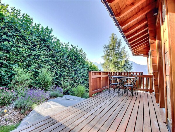 Holz, Hartholz, Planke, Holzbeize, Deck, Zaun, Lärche, Eco Hotel, Veranda