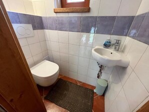 Siège De Toilette, Toilette, Sol, Luminaire Plomberie, Sol, Salle De Bains, Plomberie, Tuile, Pièce