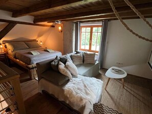 Meubles, Sol, Design Intérieur, Sol, Bois, Chambre, Plafond, Pièce, Lit, Éclairage