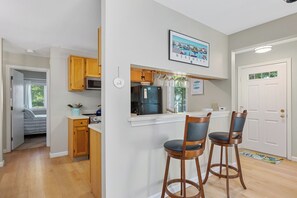Kitchen Breakfast Bar