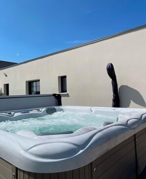 Bain à remous extérieur