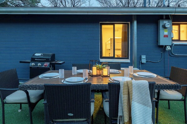 Outdoor dining