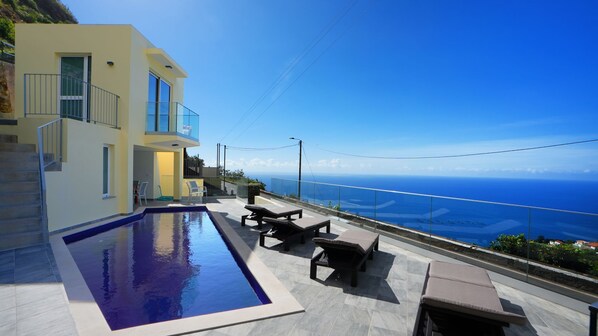 Villa Wahoo by LovelyStay: Stunning ocean and mountain views in Arco da Calheta. Features 3 bedrooms, private pool, AC, garage, and a serene setting for unforgettable stays. #pool #barbecue #oceanview