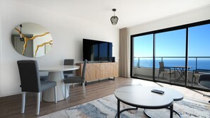 Meeresbrise by LovelyStay is a dreamy escape in Garajau, blending modern comfort with stunning ocean views. Perfect for couples seeking a serene retreat, close to restaurants and local charm. #balcony #oceanview