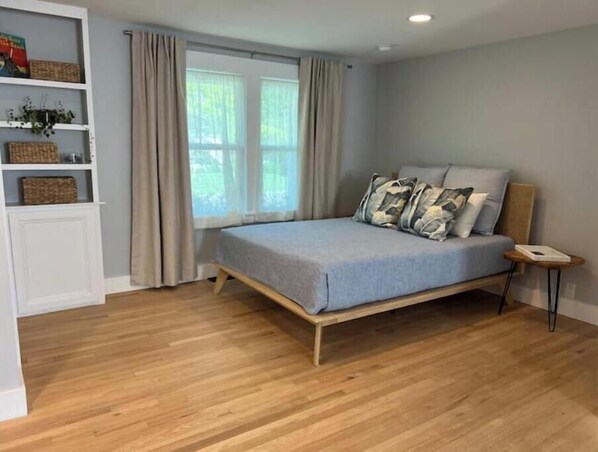 Comfortable new queen mattress. All windows have room darkening drapes.