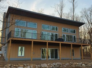 Exterior Dam View Vista