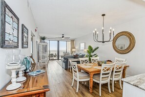 Entry into dining area