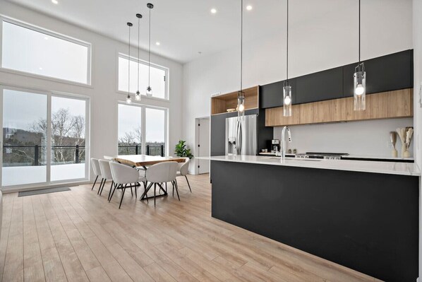 Fully equipped kitchen with modern appliances and dining space!