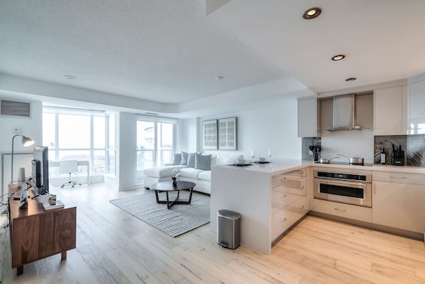 Cook like a pro in this fully equipped kitchen with all the essentials!