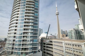 Modern high-rise living in the heart of downtown Toronto!