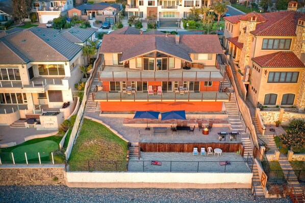Pacific Paradise is two 1BR condos next to each other on the 1st floor.