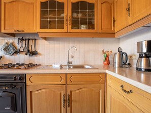 Cuisine, Cabinetry, Appareil De Cuisine, Comptoir, Bois, Principaux Appliance, Meubles, Design Intérieur, Sol, Evier