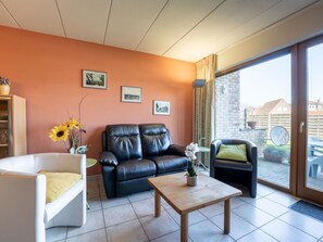 Meubles, Design Intérieur, Sol, Mur, Sol, Bois, Plafond, Pièce, Chaise, Salon