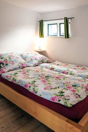 Bett, Bedding, Möbel, Schlafzimmer, Bettdecke, Interior Design, Holz, Fussboden, Linens, Flooring