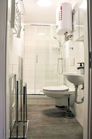 Siège De Toilette, Sol, Design Intérieur, Sol, Toilette, Luminaire Plomberie, Salle De Bains, Plomberie, Pièce, Évier