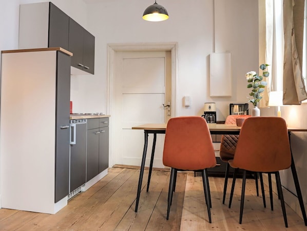 Apartment, Condominium, Composite Material, Mixed-Use, Balcony, Hotel