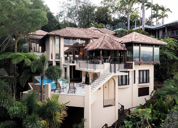 This award-winning three-level villa offers secure parking for two vehicles for a hassle-free arrival and departure, all set amidst lush tropical surroundings.