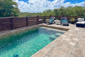 Book the Diamant Bleu villa in Sainte Luce for a simple vacation in Martinique. With its swimming pool and its 4 bedrooms, you will spend a friendly holiday.