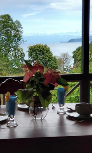 Rooms equipped w/coffee maker, toaster, sm. appliances to prepare light meals