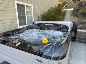 6 person Hot Tub