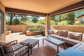 Back patio features panoramic views, perfect for star gazing, watching the desert sunsets or hanging out!