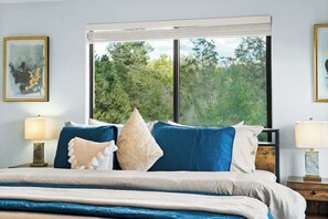 King suite with king bed and private bathroom 