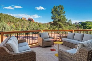 Outdoor lounge wrapped around scenery and superb for star gazing.