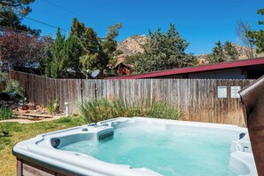 Enjoy a nice soak under the stars!